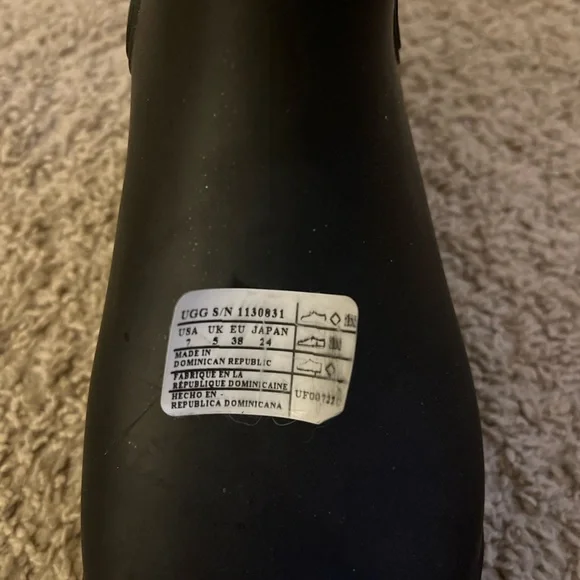 UGG Droplet Rain Boots - Picture 6 of 7